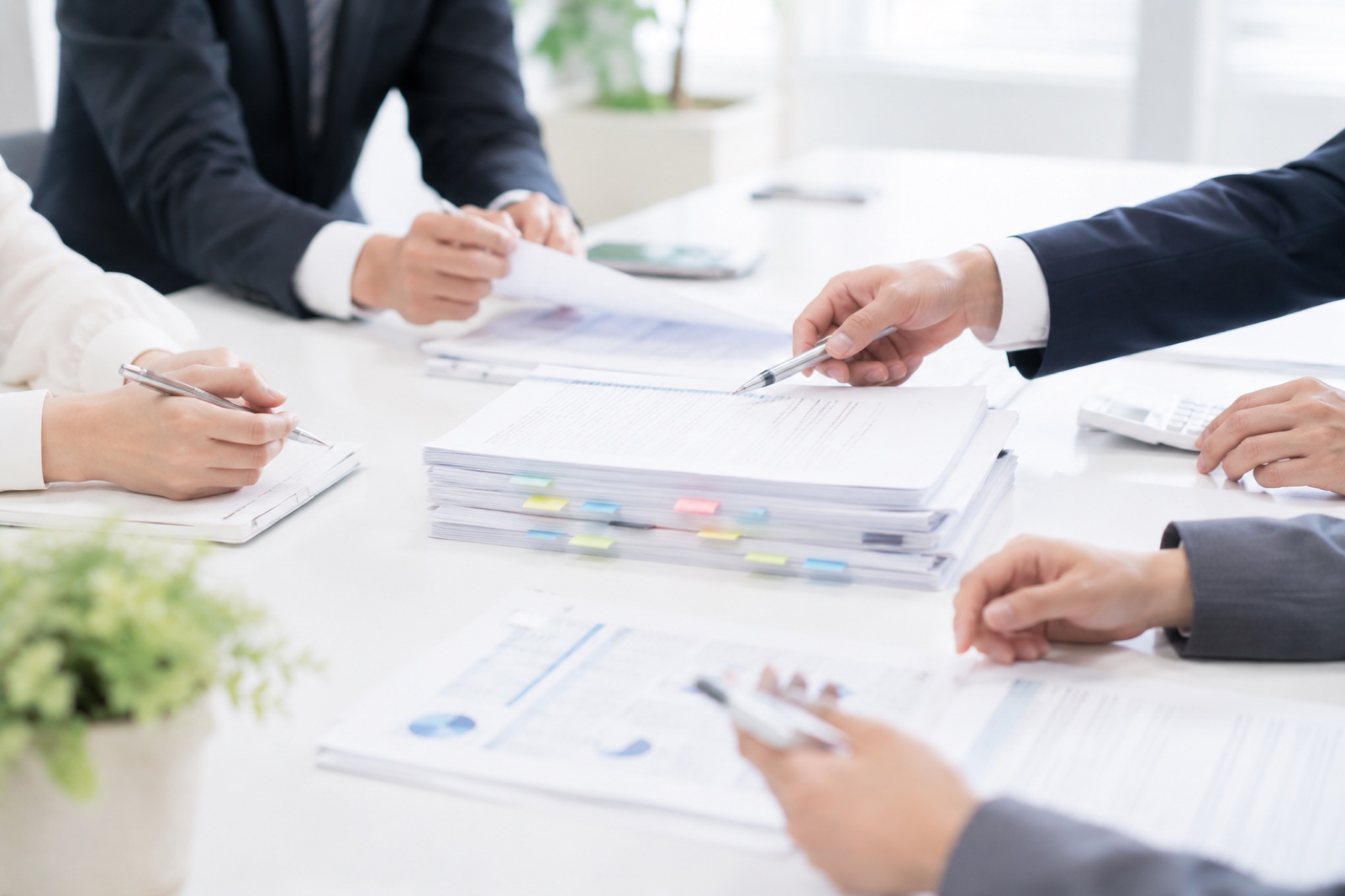 決裁者情報を社内で整理・運用するシーン